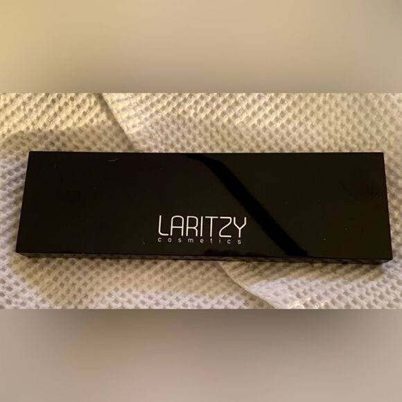 Women’s Laritzy Makeup Palette in Burnt (brown bronze orange gold tones) *FREE - Picture 5 of 12